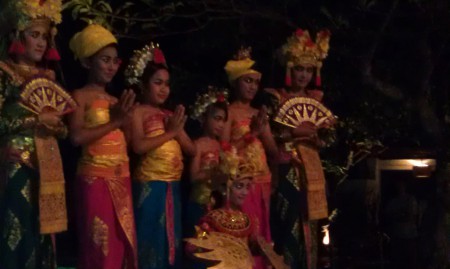 Een traditioneel Balinees dorp, wat een geweldig mooie mensen wonen hier!!